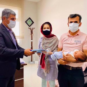 هدیه تولد نوزاد در بیمارستان پارسیان با استفاده از بیمه آسیا